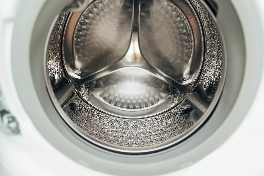 Tambor de aço inox de uma máquina de lavar após a manutenção